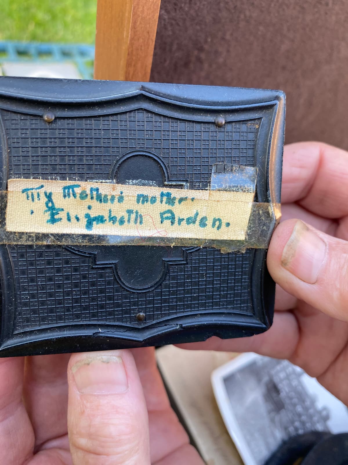 Label on the Elizabeth Arden case
